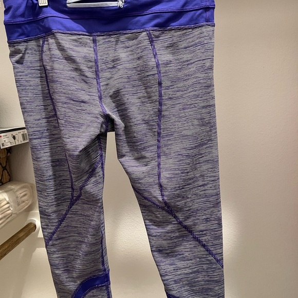 Lululemon size 10 cropped. Preloved.  Great condition - Picture 2 of 3